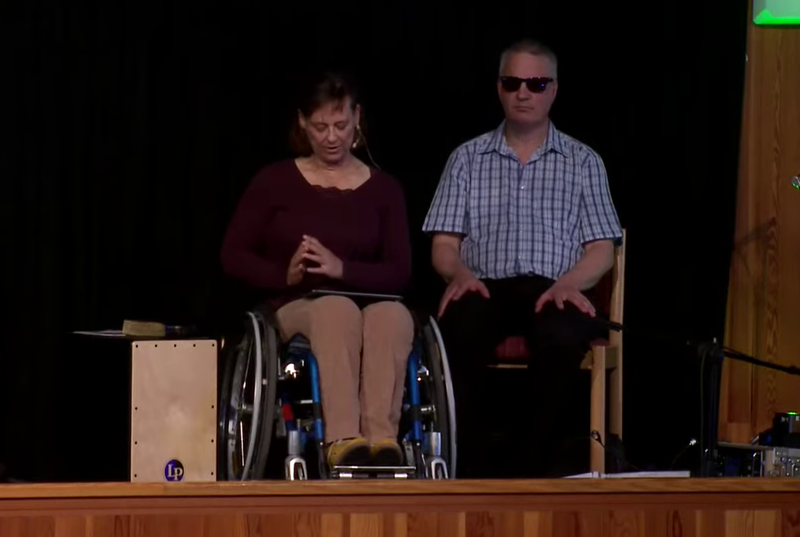 Martina Königer und Thomas Steimlein auf der Bühne des Allianzhauses